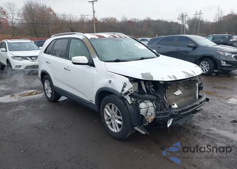 2015 Kia Sorento Lx z USA, uszkodzony, nr VIN 5XYKTCA67FG560895